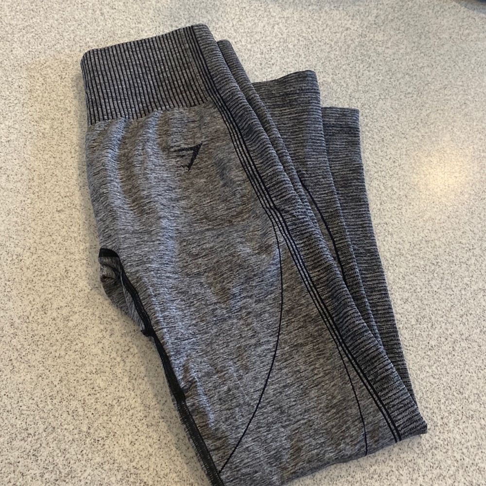 Gym shark leggings size M